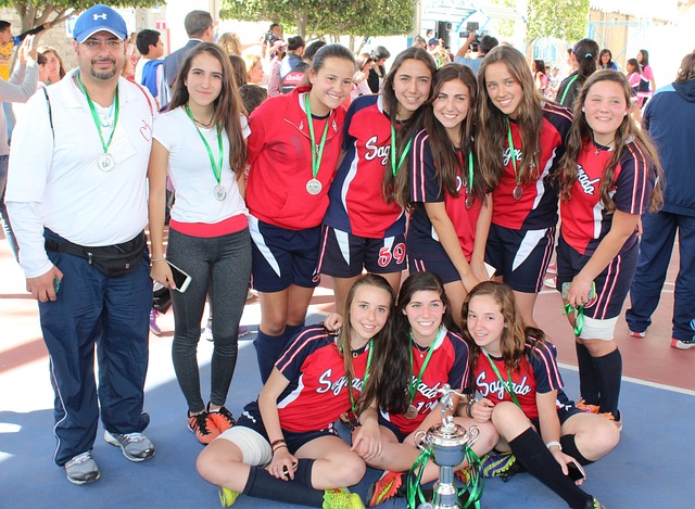 更是绿茵场 更是绿茵场